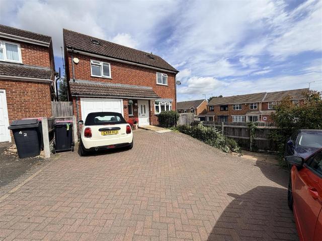 4 bedroom detached house to rent
