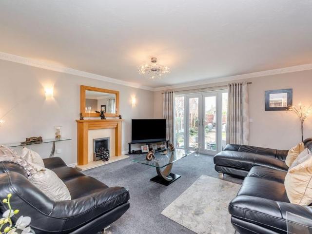 4 bedroom detached house to rent