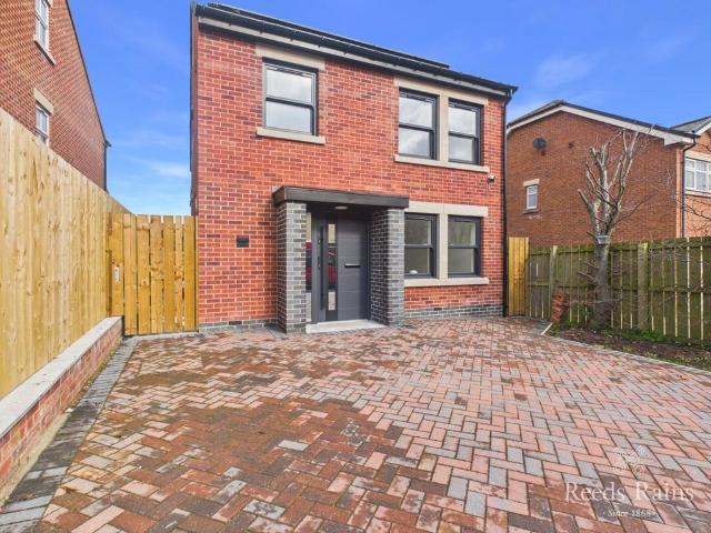 4 bedroom detached house to rent