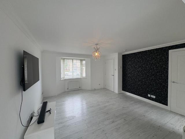4 bedroom detached house to rent