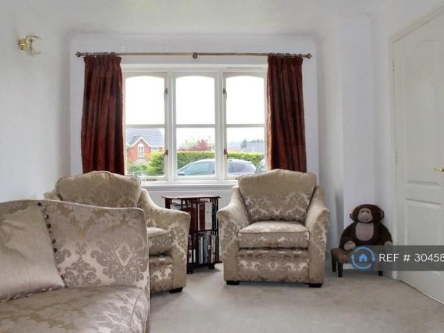 4 bedroom detached house to rent