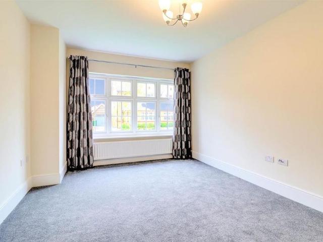 4 bedroom detached house to rent