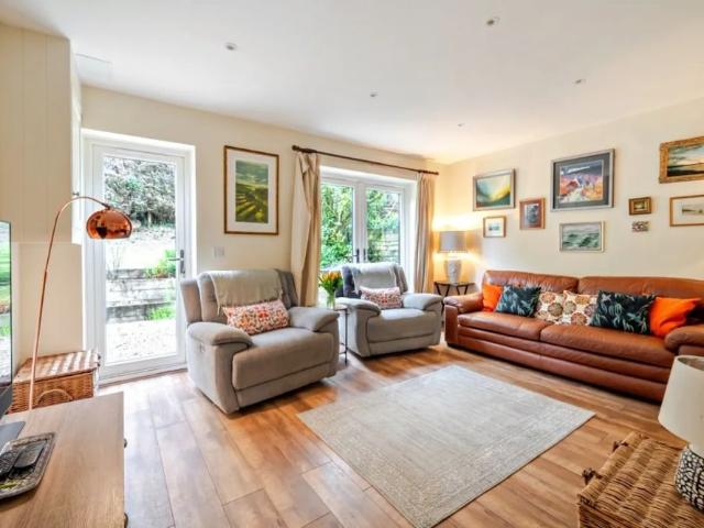 4 bedroom detached house to rent