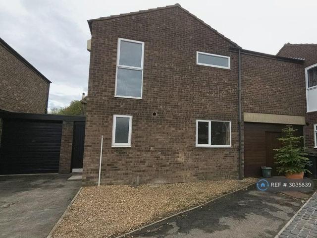 4 bedroom detached house to rent