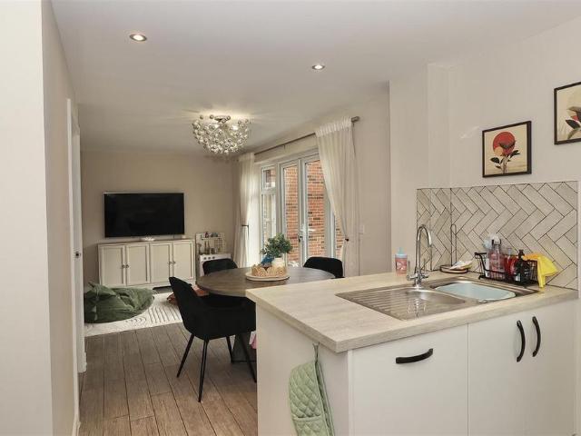 4 bedroom detached house to rent