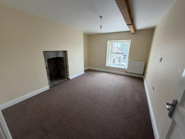 4 bedroom detached house to rent