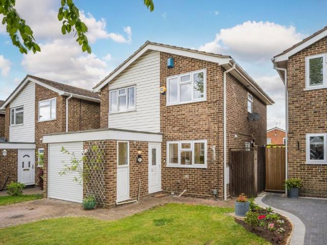 4 bedroom detached house to rent