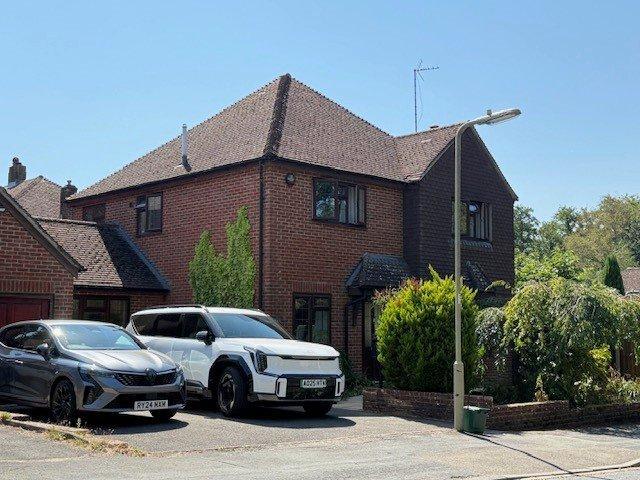 4 bedroom detached house to rent