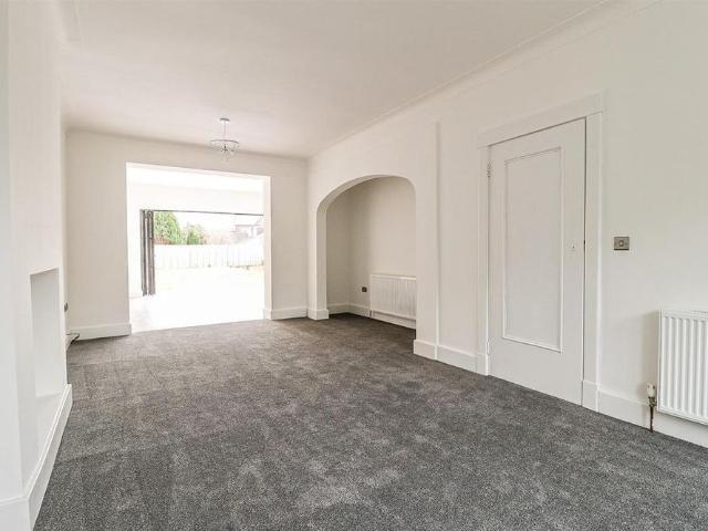 4 bedroom detached house to rent