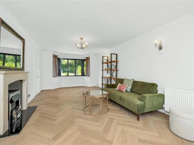 4 bedroom detached house to rent