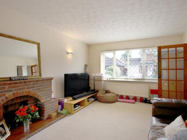 4 bedroom detached house to rent