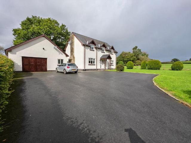 4 bedroom detached house to rent