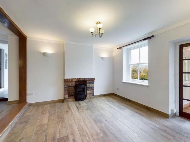 4 bedroom detached house to rent