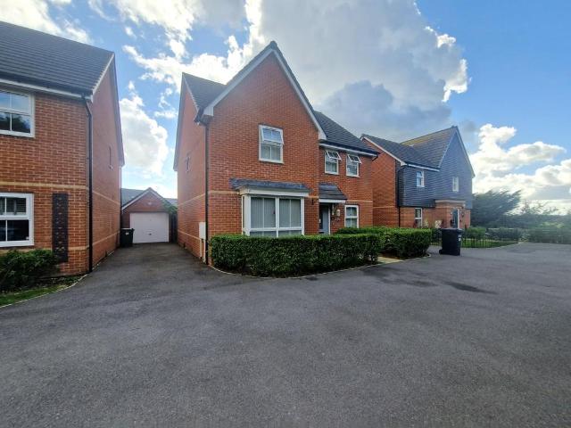 4 bedroom detached house to rent