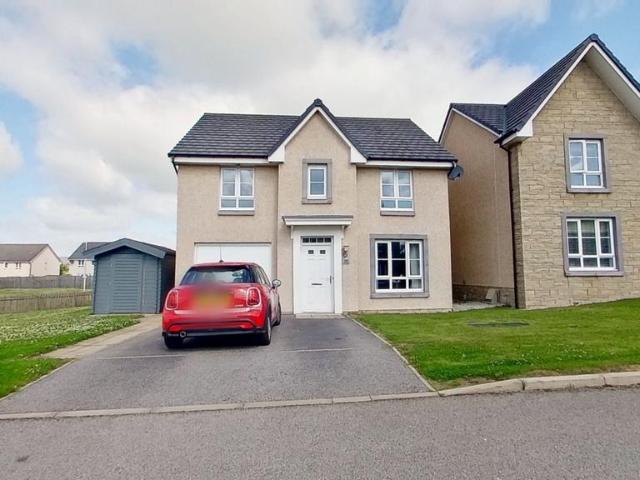 4 bedroom detached house to rent