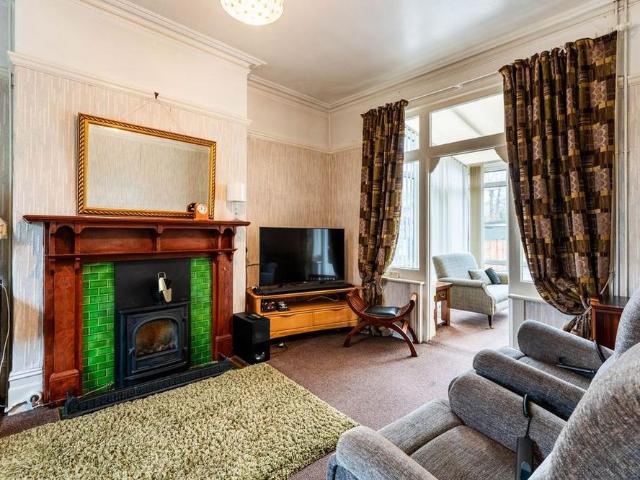 4 bedroom detached house to rent