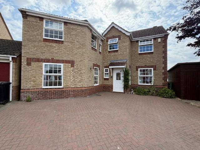 4 bedroom detached house to rent