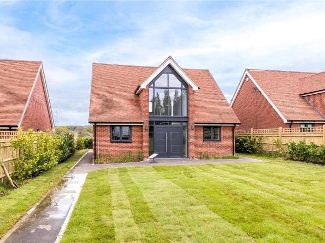 4 bedroom detached house to rent
