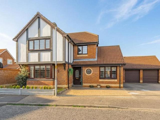4 bedroom detached house to rent