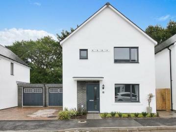 4 bedroom detached house to rent