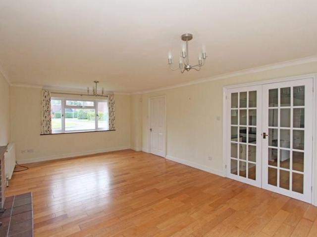 4 bedroom detached house to rent