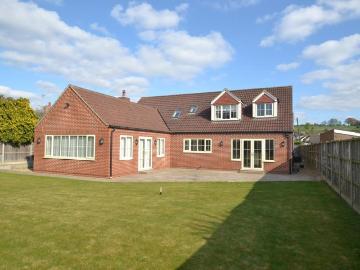 4 bedroom detached house to rent