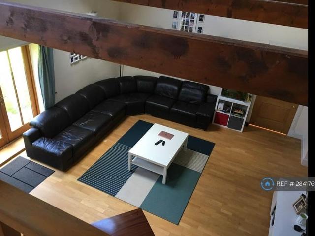 4 bedroom detached house to rent