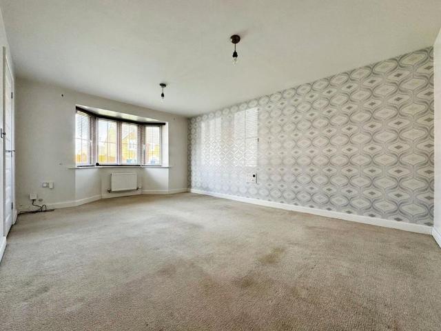 4 bedroom detached house to rent