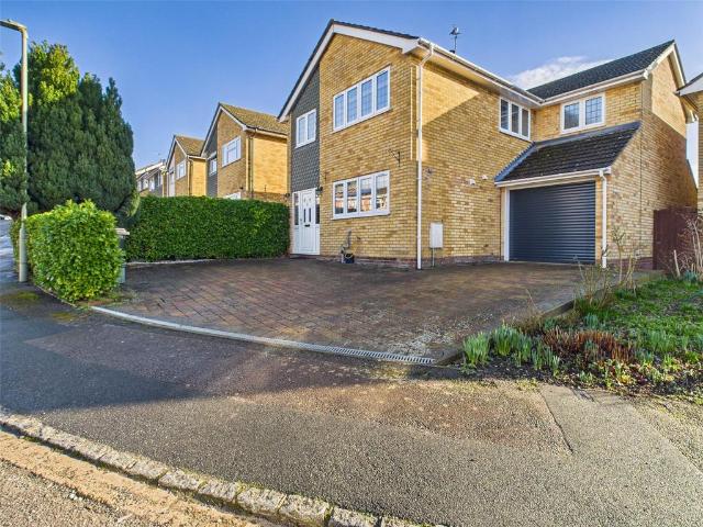 4 bedroom detached house to rent
