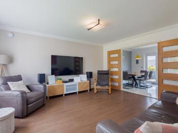 4 bedroom detached house to rent