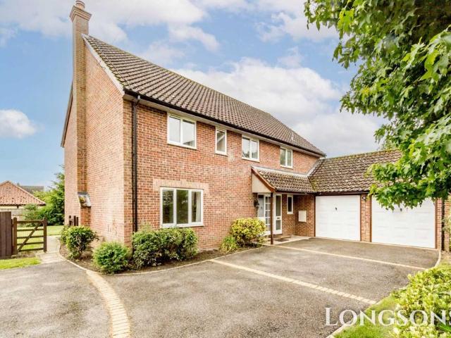 4 bedroom detached house to rent
