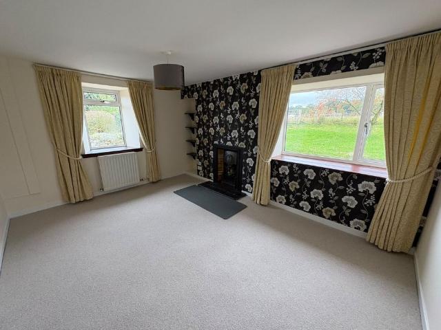 4 bedroom detached house to rent