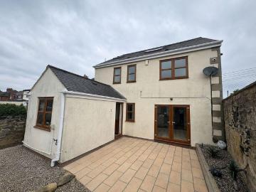 4 bedroom detached house to rent