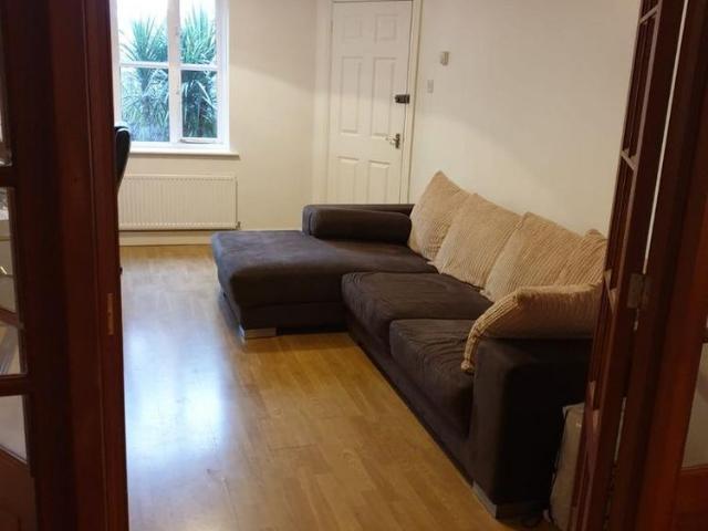 4 bedroom detached house to rent