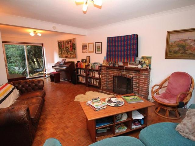 4 bedroom detached house to rent