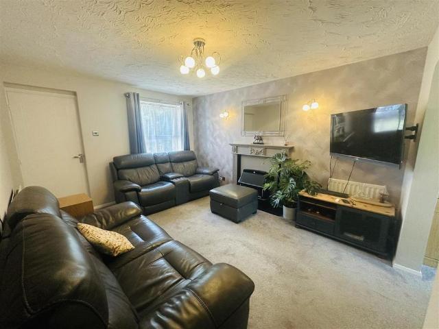4 bedroom detached house to rent