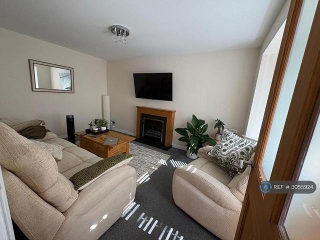 4 bedroom detached house to rent