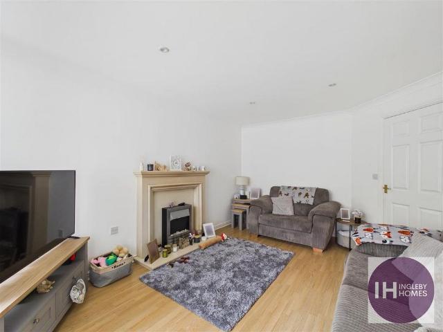 4 bedroom detached house to rent
