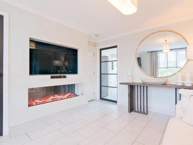 4 bedroom detached house to rent