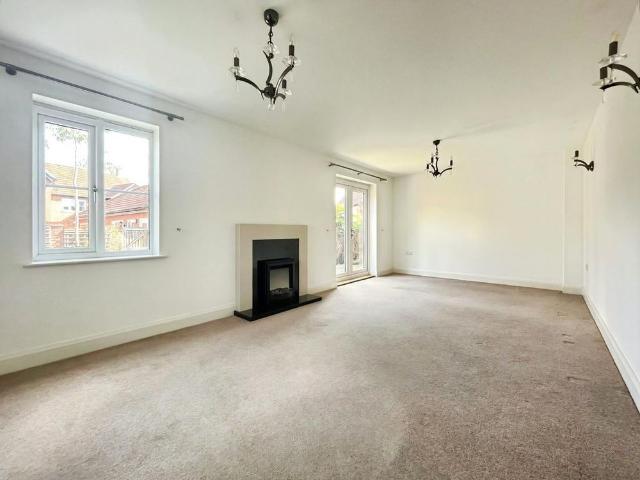 4 bedroom detached house to rent