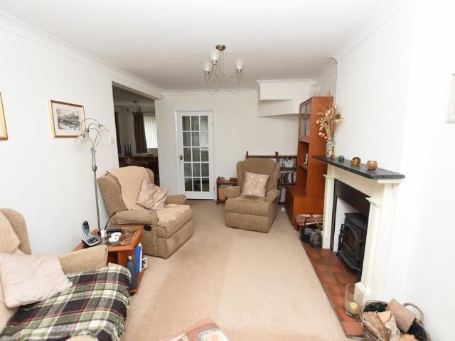 4 bedroom detached house to rent