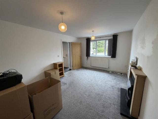 4 bedroom detached house to rent