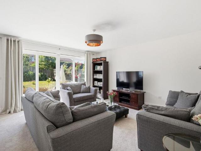 4 bedroom detached house to rent