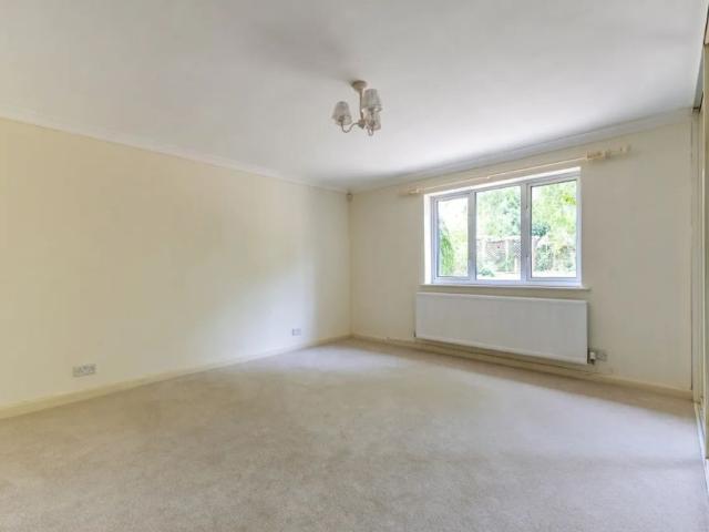 4 bedroom detached house to rent