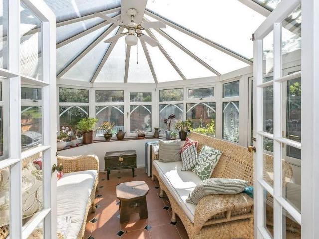 4 bedroom detached house to rent