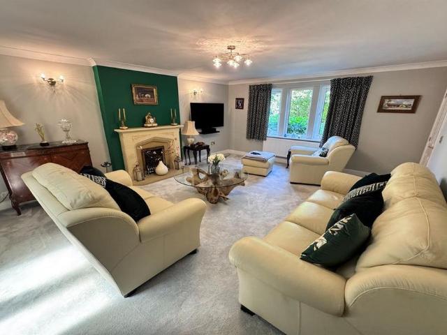 4 bedroom detached house to rent