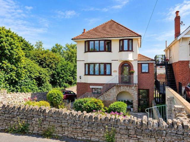 4 bedroom detached house to rent