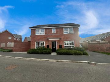 4 bedroom detached house to rent