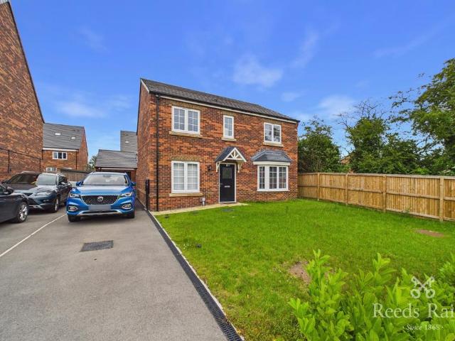 4 bedroom detached house to rent