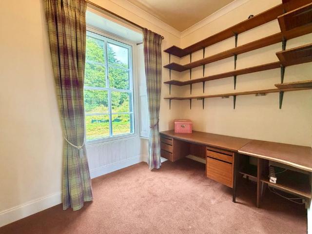 4 bedroom detached house to rent